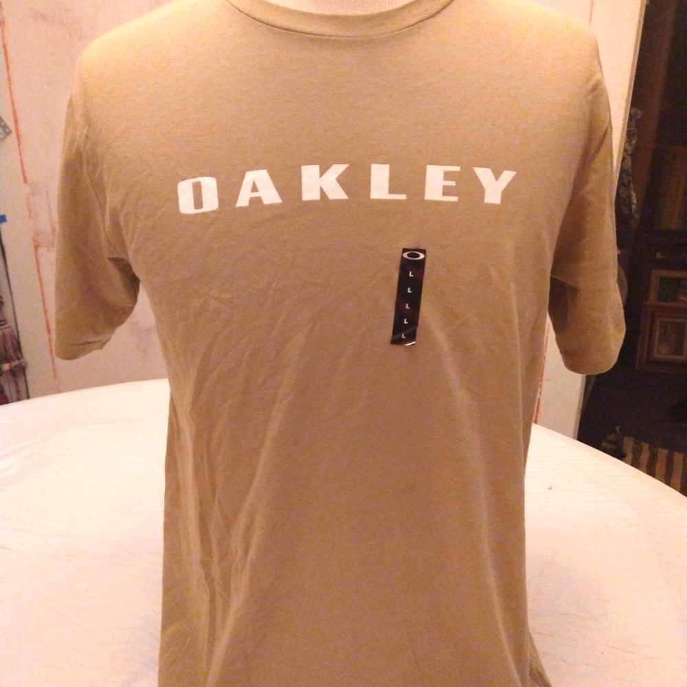 NWT Vault Exclusive Tan Limited edition official OAKLEY branded T-shirt Mens L